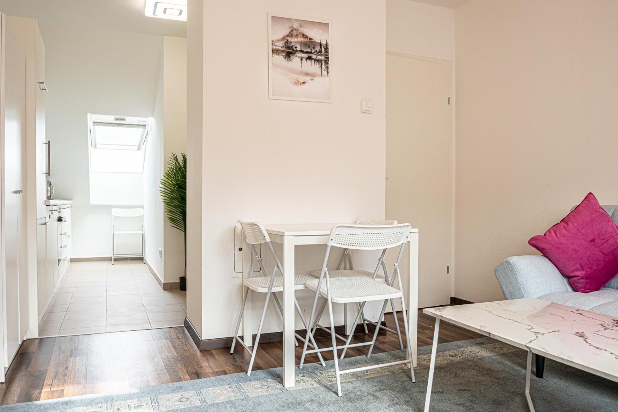 Airy Attic Apt.: Stylish At Penzing Area * Vienne