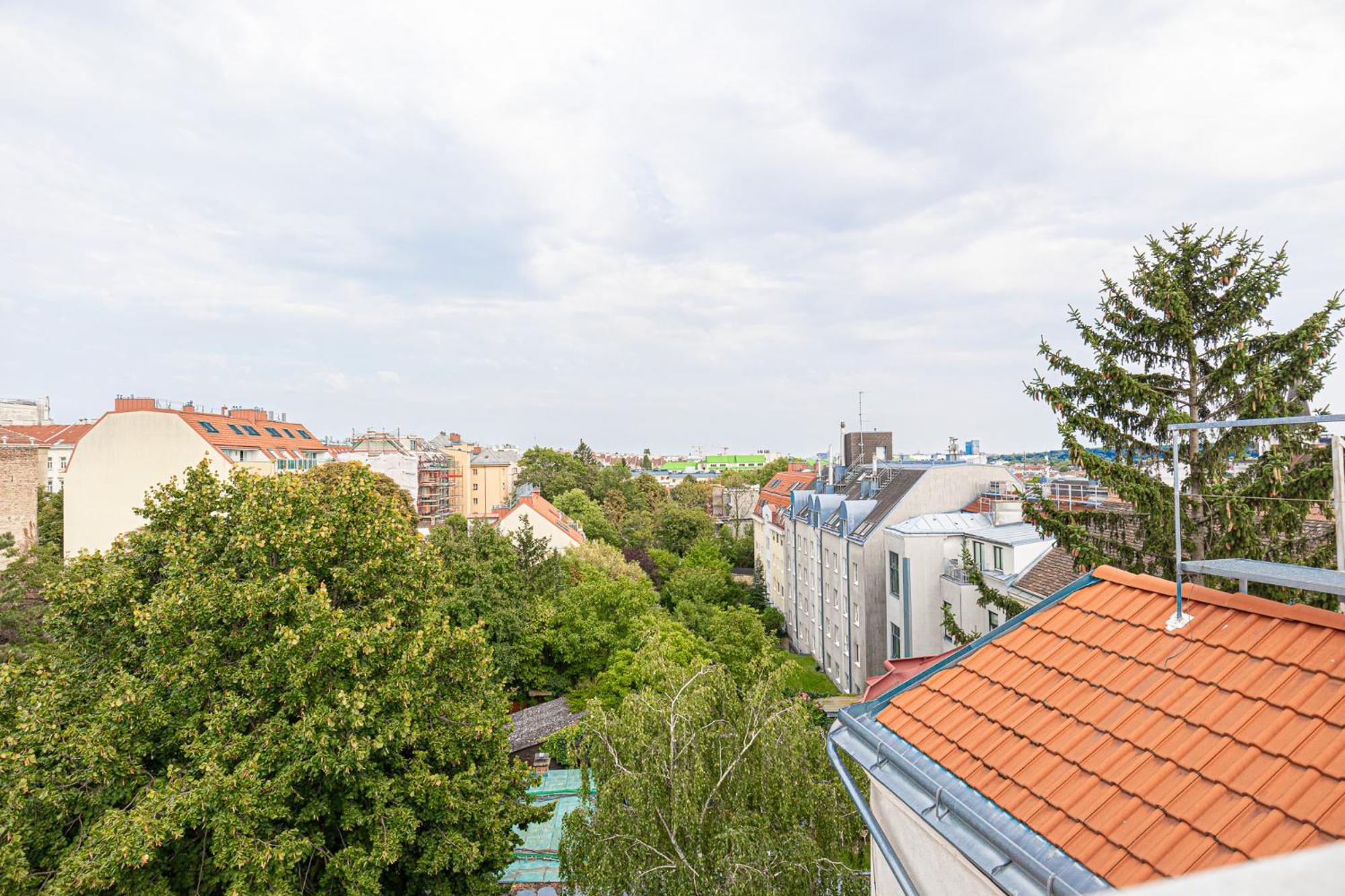 Airy Attic Apt.: Stylish At Penzing Area Vienne