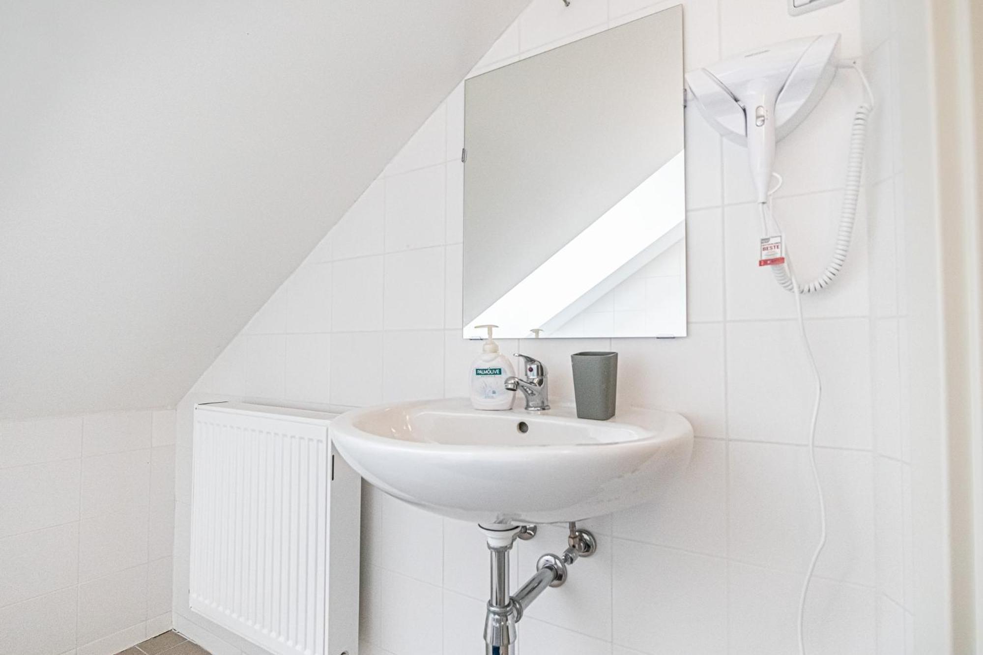 Appartement Airy Attic Apt.: Stylish At Penzing Area