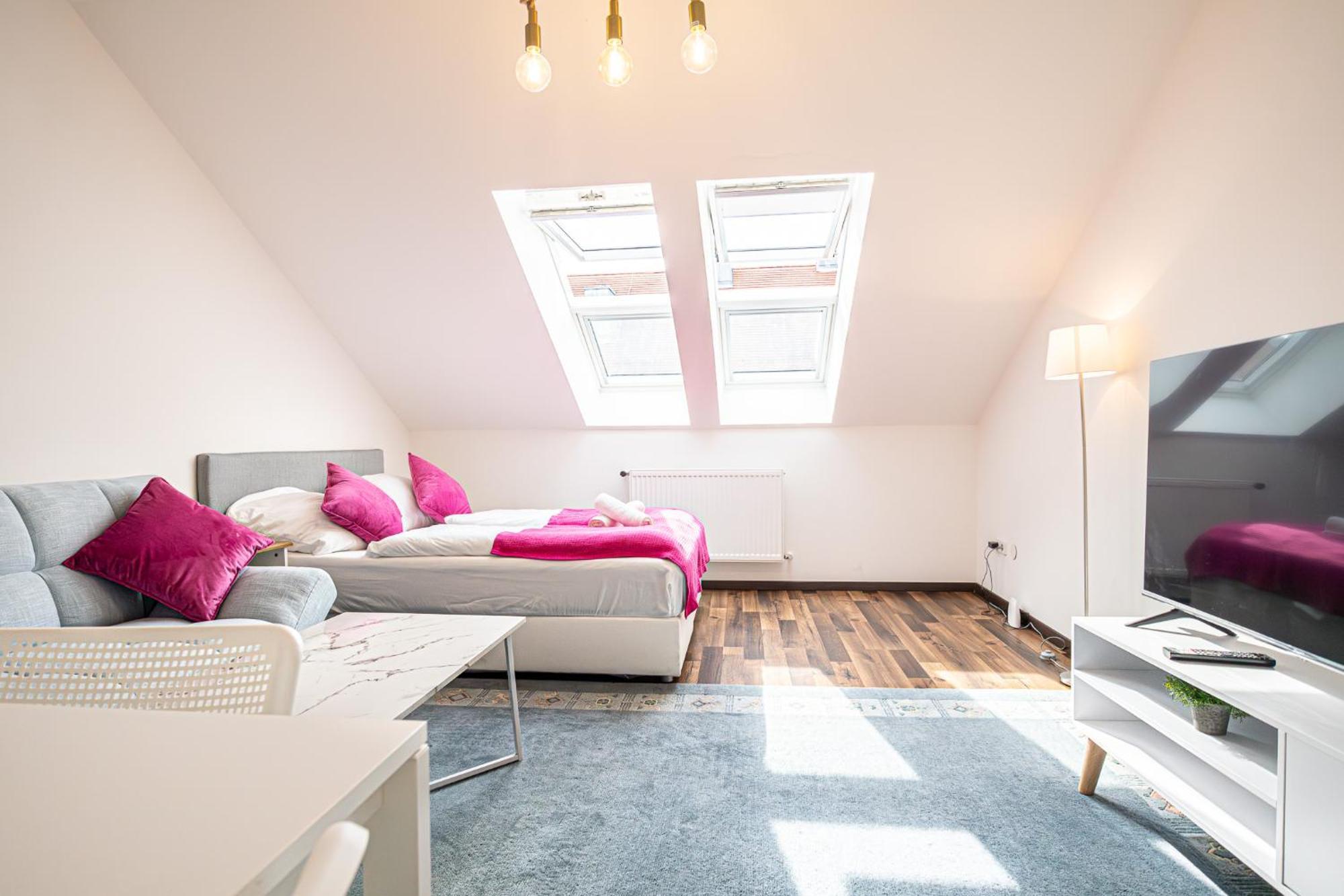 Airy Attic Apt.: Stylish At Penzing Area Vienne