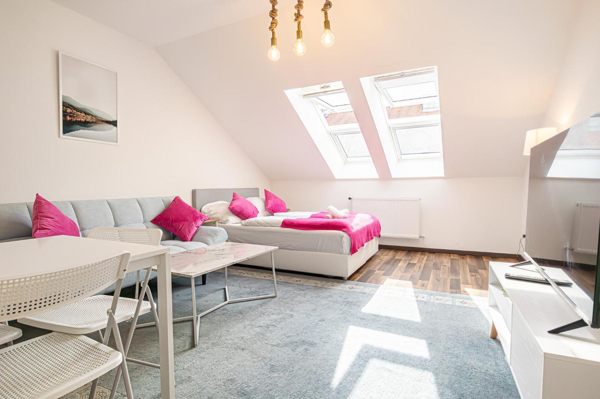 Appartement Airy Attic Apt.: Stylish At Penzing Area *