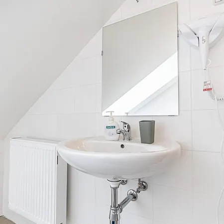 Airy Attic Apt.: Stylish Studio At Penzing Area Vienna Exterior photo
