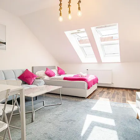 Airy Attic Apt.: Stylish Studio At Penzing Area Vienna Exterior photo